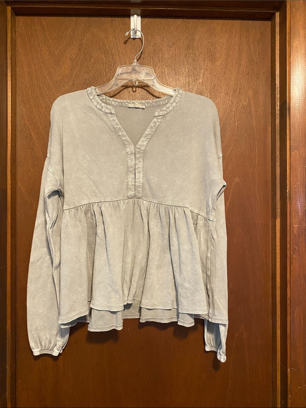 Relaxed Peplum Long-Sleeve Top in Light Gray